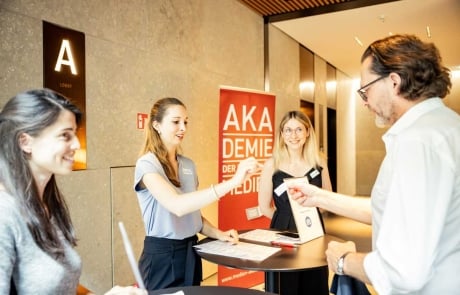 Akademie-der-Deutschen-Medien-Impressions-Empfang Akademie der Deutschen Medien Impressionen Begrüßung